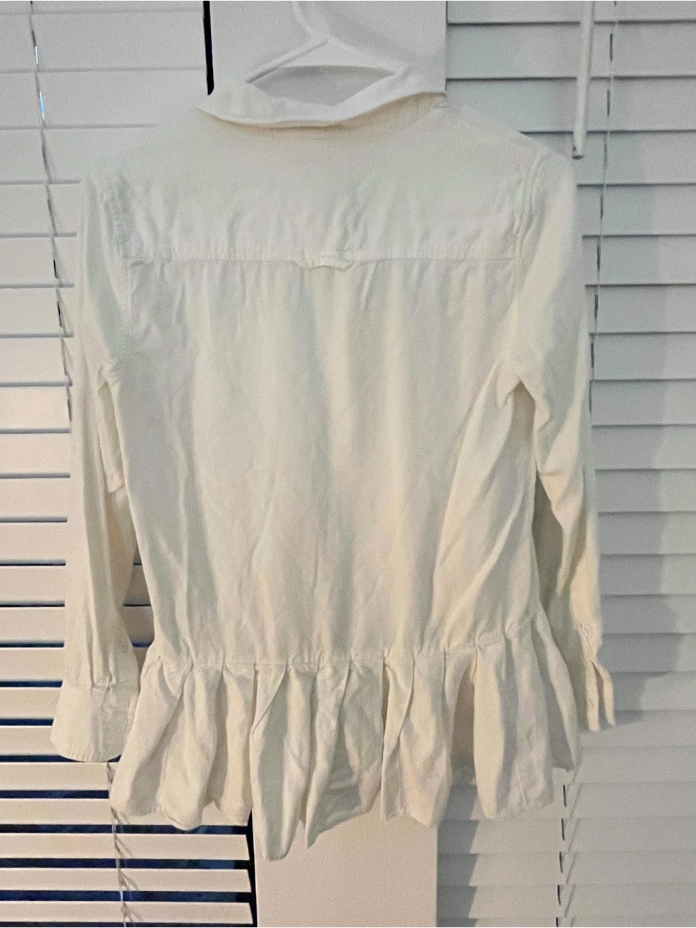 COURT & ROWE White Ruffle-Hem Button-Down Shirt - Picture 2 of 4